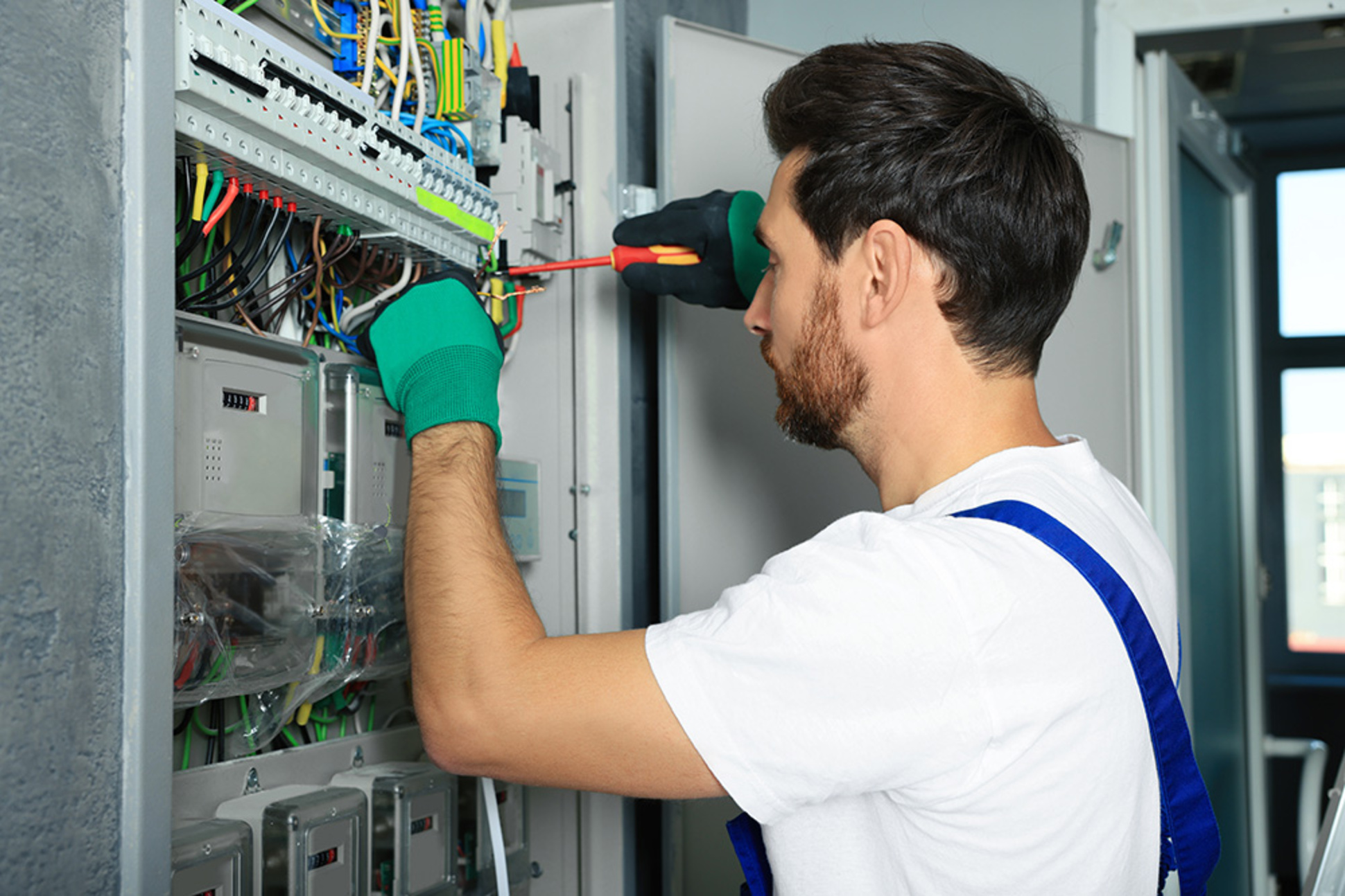 Nieder&shy;spannungs&shy;anlagen bei Elektro Kümmerling & Kirst GmbH in Geratal