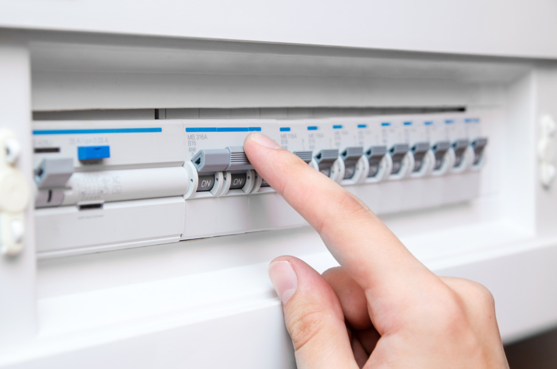 Schalt&shy;schrank&shy;bau bei Elektro Kümmerling & Kirst GmbH in Geratal